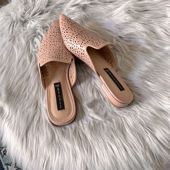 Steven by Steve Madden Pointed Toe Slip on Mule - Picture 2 of 7